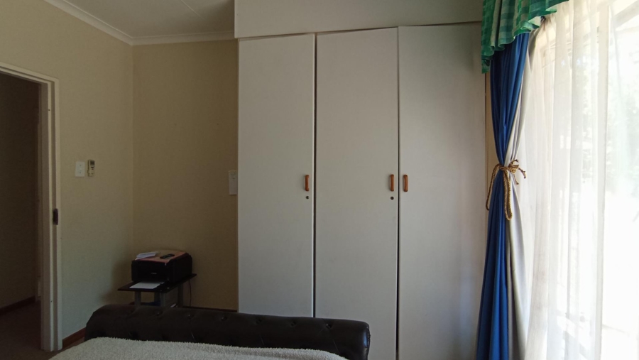 5 Bedroom Property for Sale in Gallo Manor Gauteng
