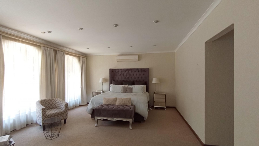 5 Bedroom Property for Sale in Gallo Manor Gauteng