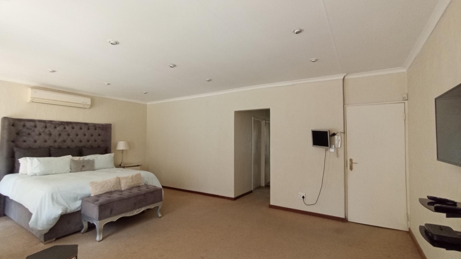 5 Bedroom Property for Sale in Gallo Manor Gauteng