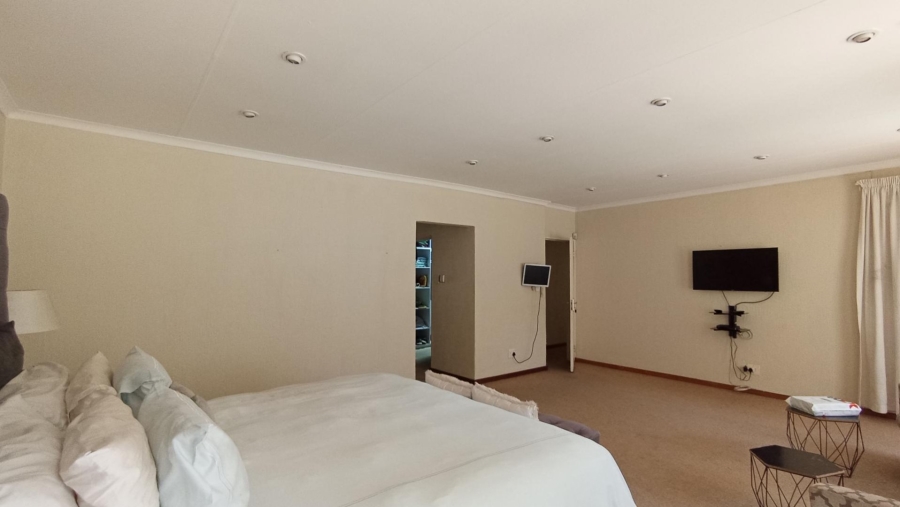 5 Bedroom Property for Sale in Gallo Manor Gauteng