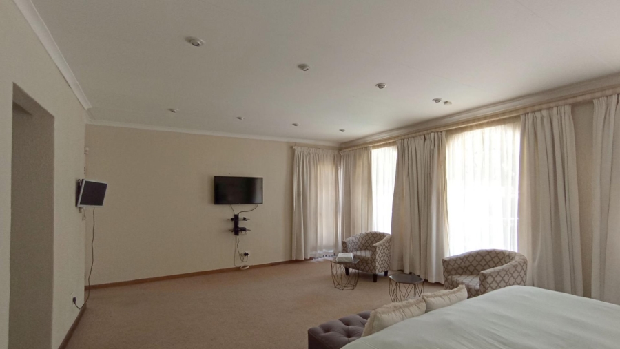 5 Bedroom Property for Sale in Gallo Manor Gauteng