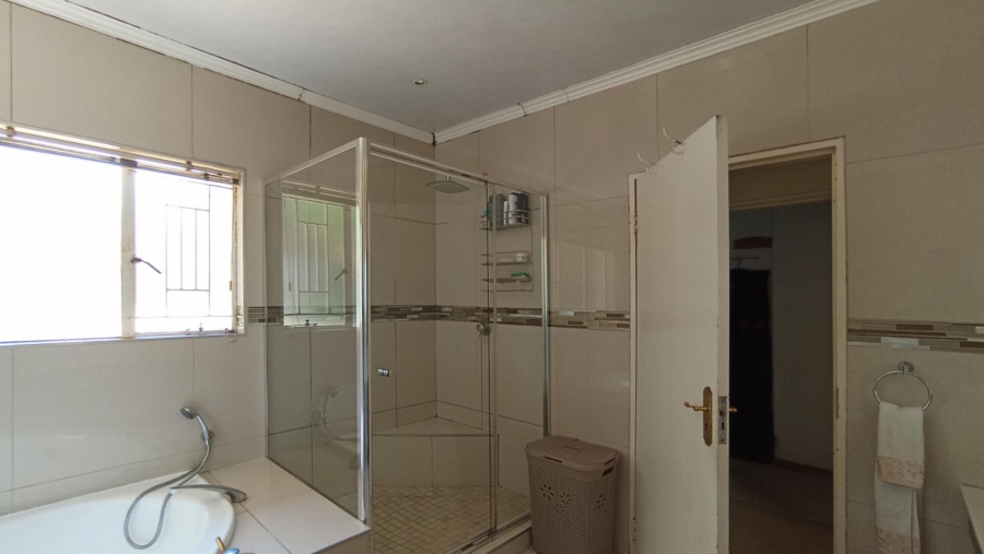 5 Bedroom Property for Sale in Gallo Manor Gauteng