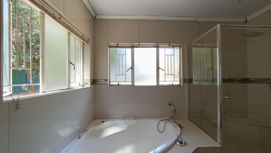 5 Bedroom Property for Sale in Gallo Manor Gauteng