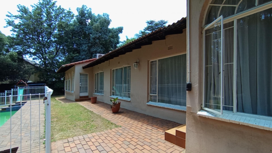 5 Bedroom Property for Sale in Gallo Manor Gauteng