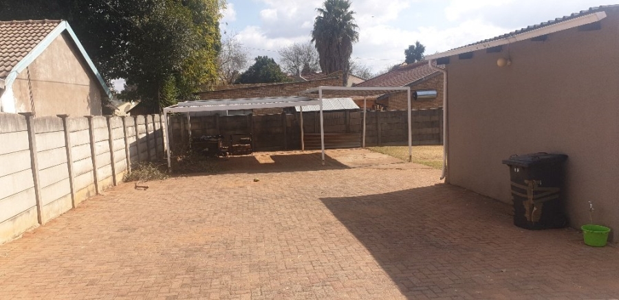 To Let 2 Bedroom Property for Rent in Strubensvallei Gauteng