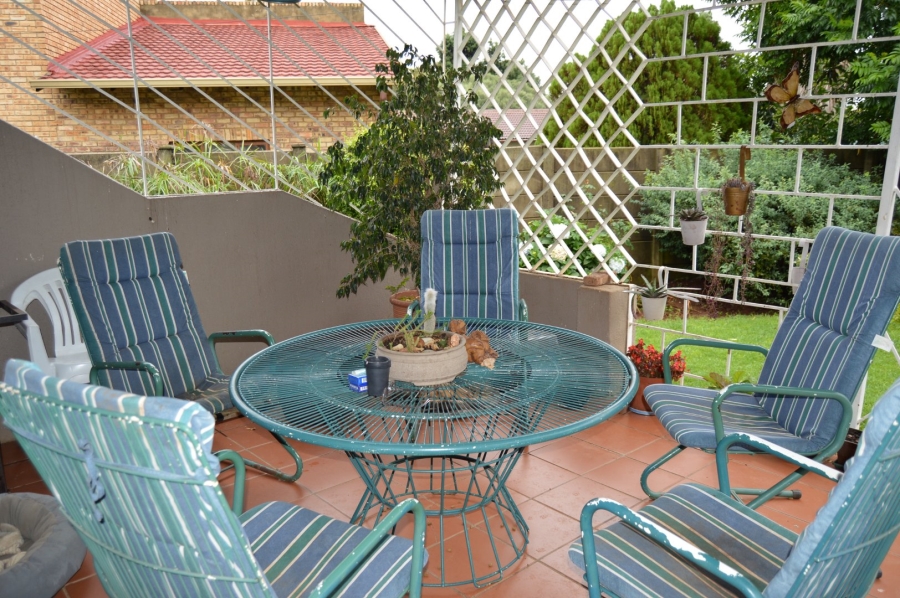 To Let 2 Bedroom Property for Rent in Strubensvallei Gauteng