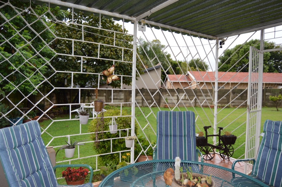 To Let 2 Bedroom Property for Rent in Strubensvallei Gauteng
