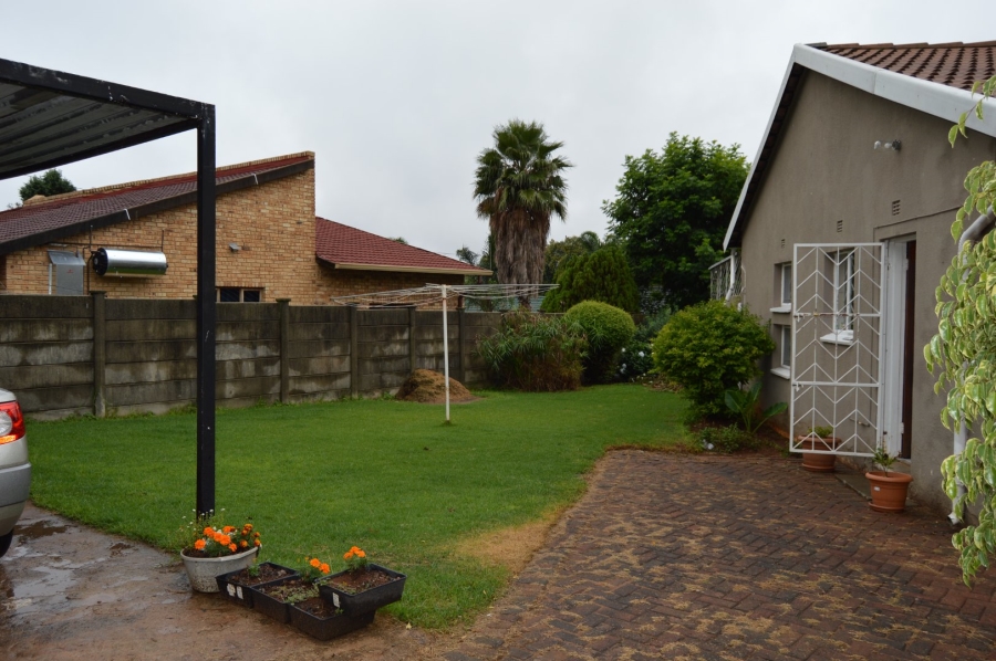 To Let 2 Bedroom Property for Rent in Strubensvallei Gauteng