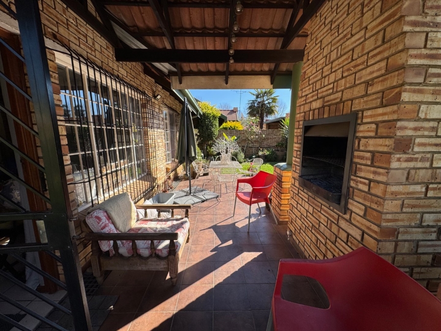 3 Bedroom Property for Sale in Glen Marais Gauteng