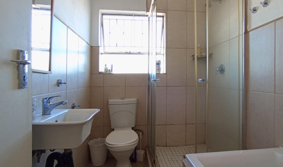 2 Bedroom Property for Sale in Buccleuch Gauteng