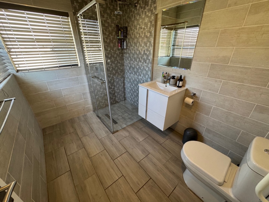 4 Bedroom Property for Sale in Glen Marais Gauteng