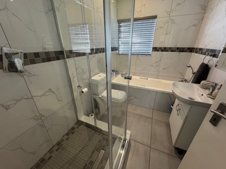 4 Bedroom Property for Sale in Glen Marais Gauteng