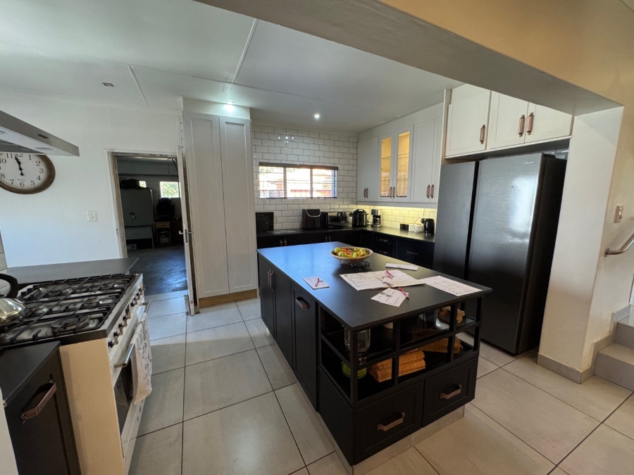 4 Bedroom Property for Sale in Glen Marais Gauteng