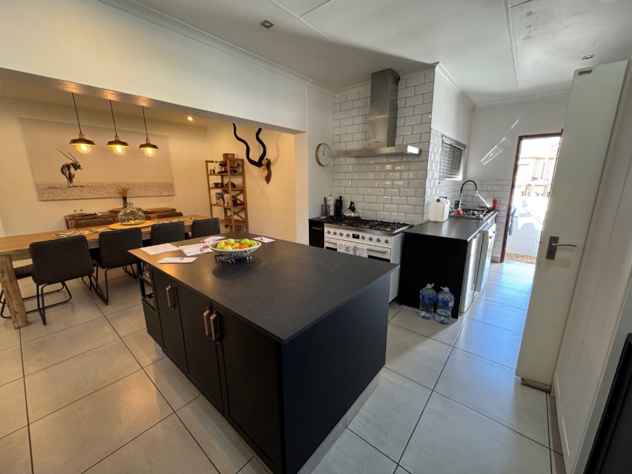 4 Bedroom Property for Sale in Glen Marais Gauteng