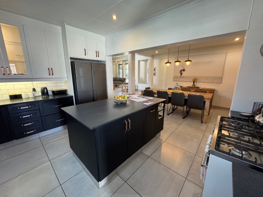 4 Bedroom Property for Sale in Glen Marais Gauteng