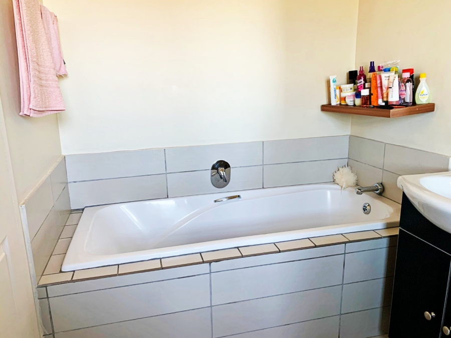 To Let 1 Bedroom Property for Rent in Scarlet Park Gauteng