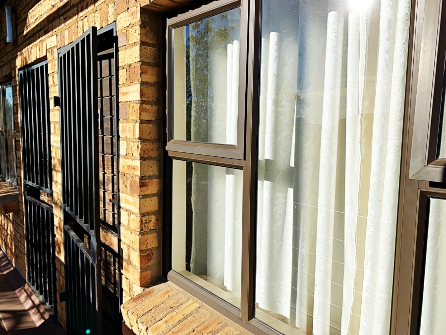 To Let 1 Bedroom Property for Rent in Scarlet Park Gauteng