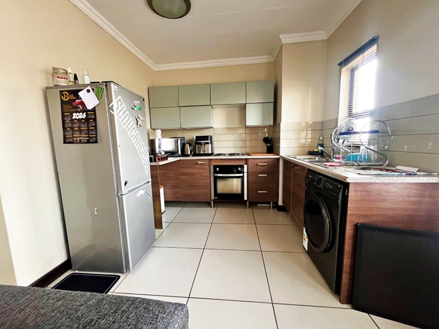To Let 1 Bedroom Property for Rent in Scarlet Park Gauteng