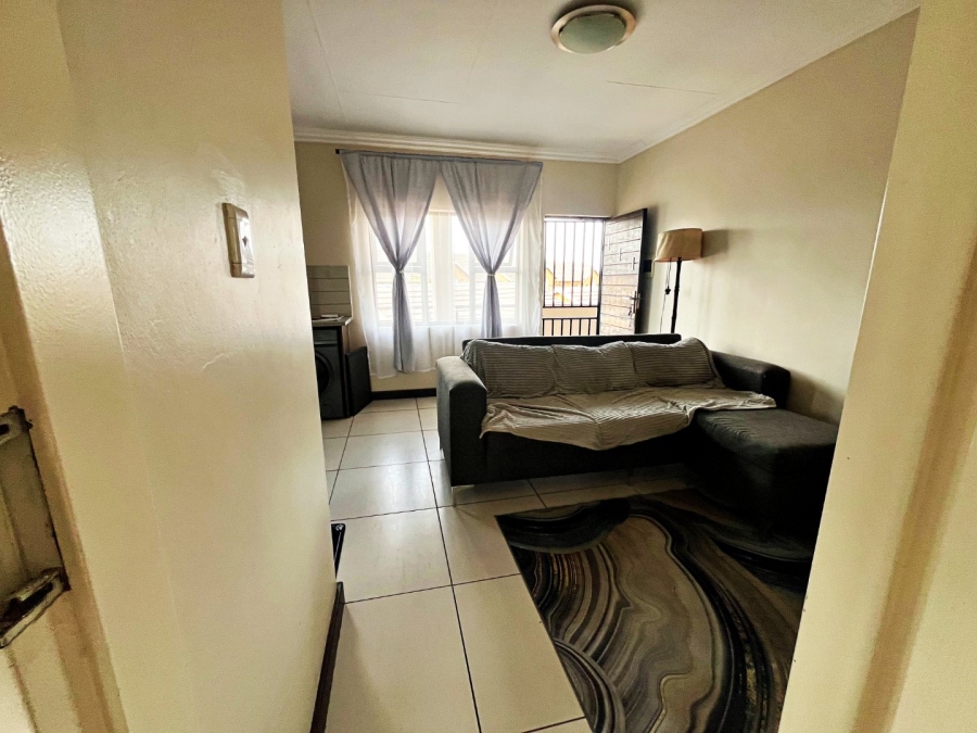 To Let 1 Bedroom Property for Rent in Scarlet Park Gauteng