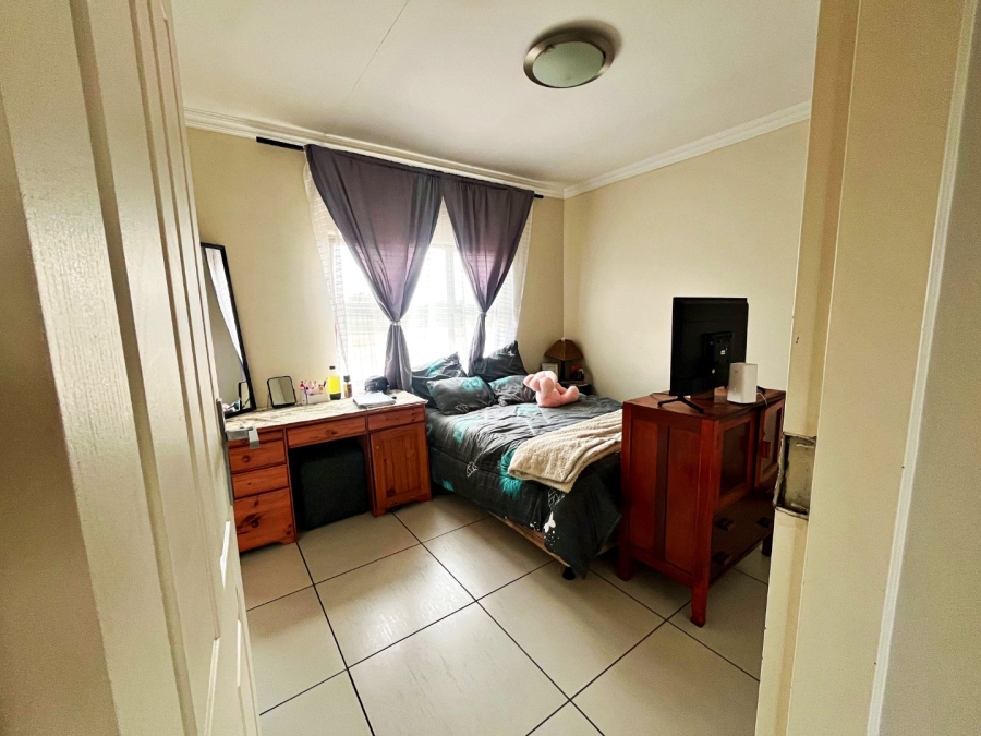 To Let 1 Bedroom Property for Rent in Scarlet Park Gauteng