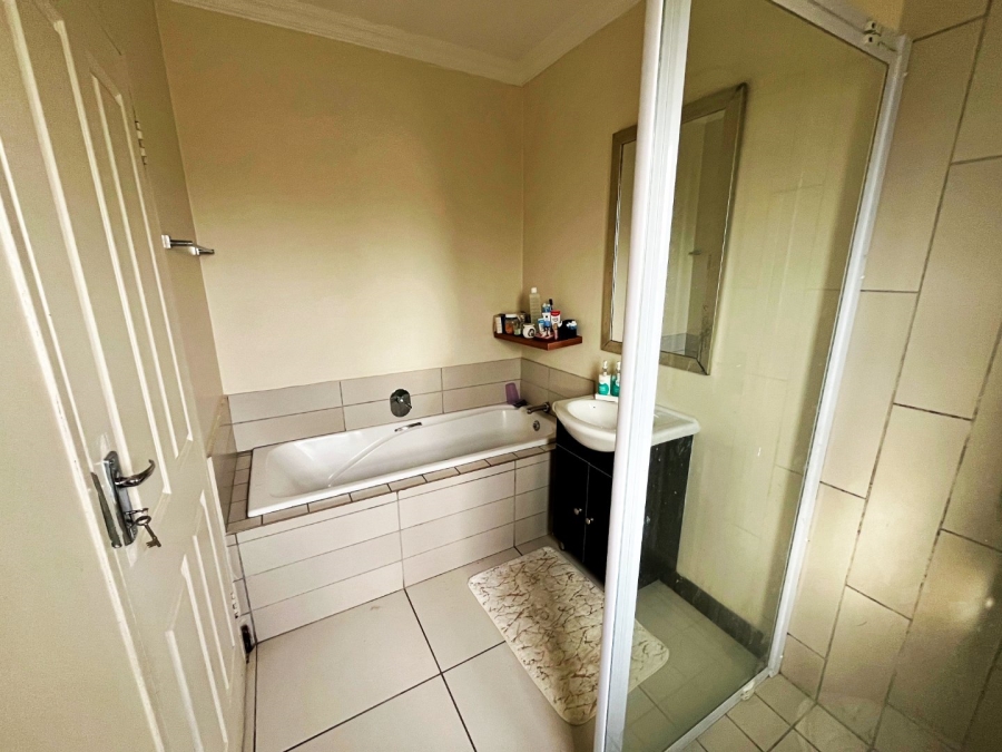 To Let 1 Bedroom Property for Rent in Scarlet Park Gauteng