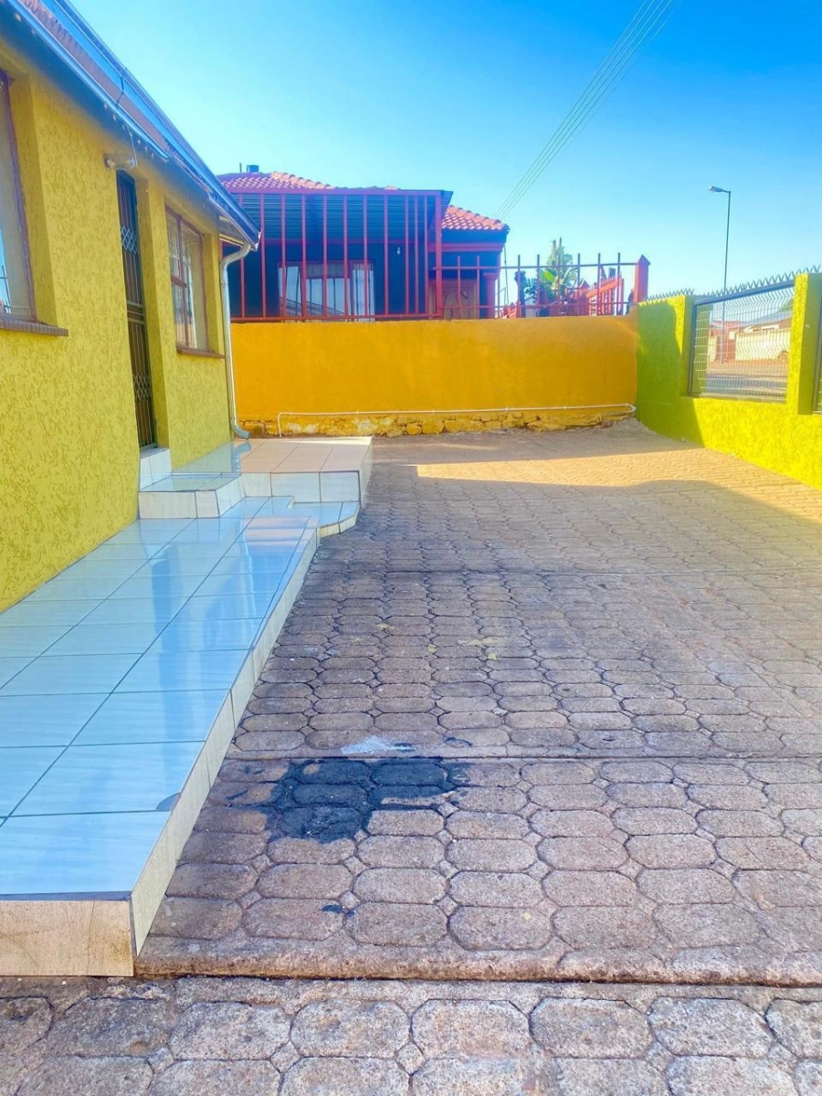 2 Bedroom Property for Sale in Meadowlands West Gauteng