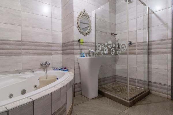 4 Bedroom Property for Sale in Lenasia South Gauteng