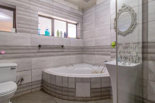 4 Bedroom Property for Sale in Lenasia South Gauteng