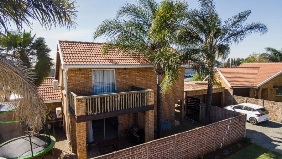 3 Bedroom Property for Sale in Bonaero Park Gauteng