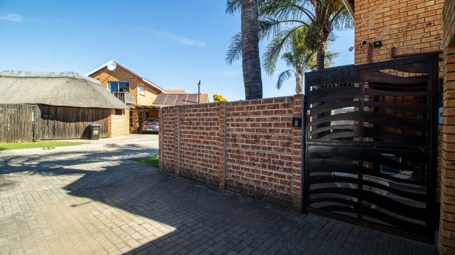 3 Bedroom Property for Sale in Bonaero Park Gauteng