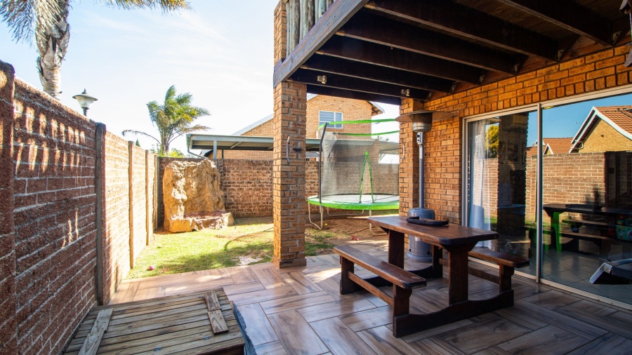 3 Bedroom Property for Sale in Bonaero Park Gauteng