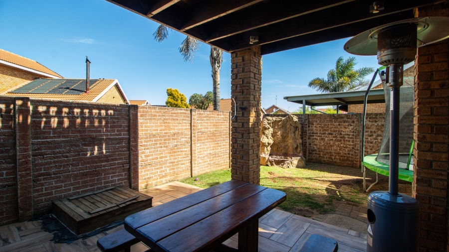 3 Bedroom Property for Sale in Bonaero Park Gauteng