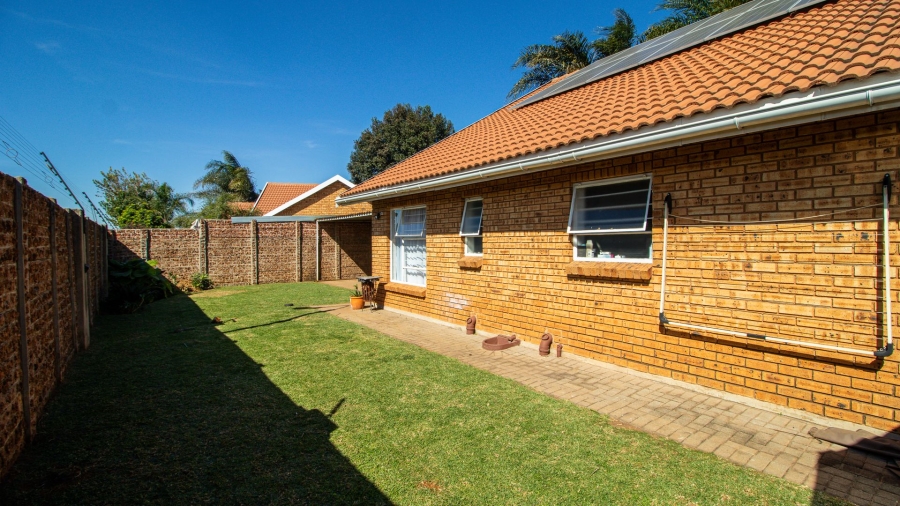 3 Bedroom Property for Sale in Bonaero Park Gauteng