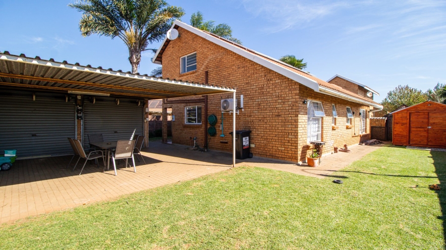 3 Bedroom Property for Sale in Bonaero Park Gauteng