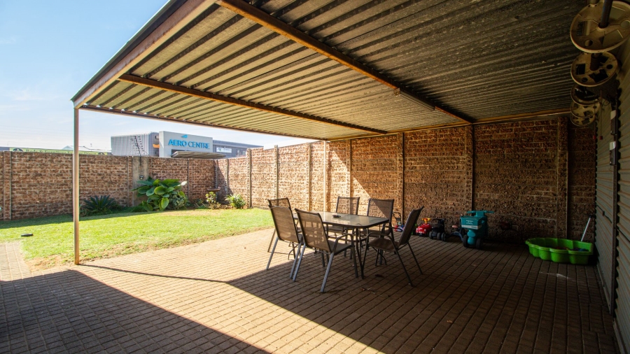 3 Bedroom Property for Sale in Bonaero Park Gauteng