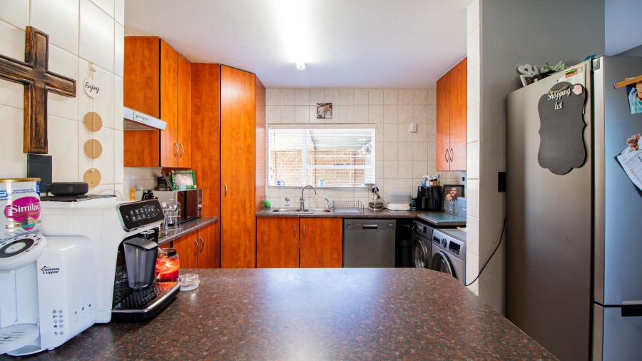 3 Bedroom Property for Sale in Bonaero Park Gauteng