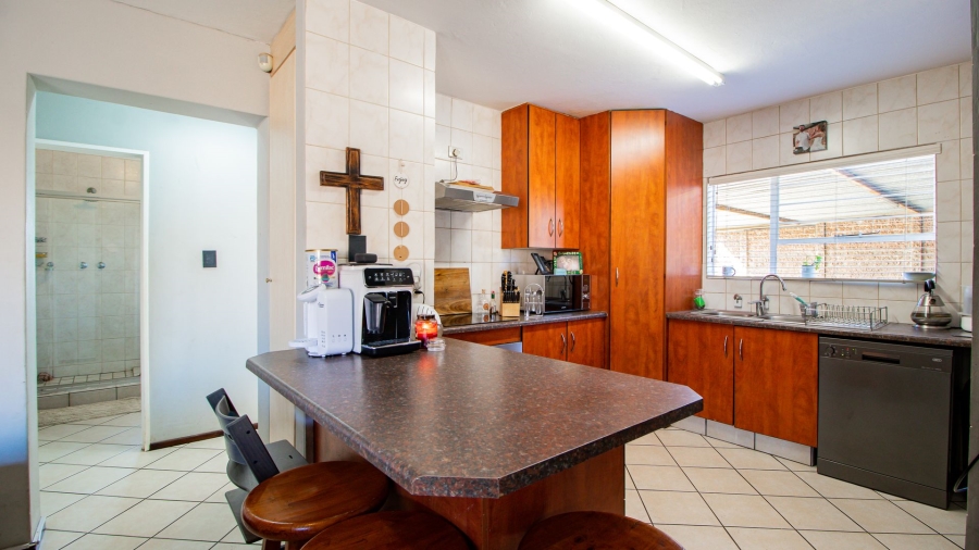 3 Bedroom Property for Sale in Bonaero Park Gauteng