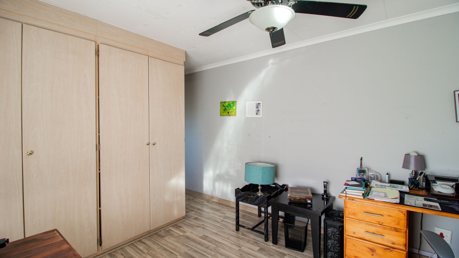 3 Bedroom Property for Sale in Bonaero Park Gauteng