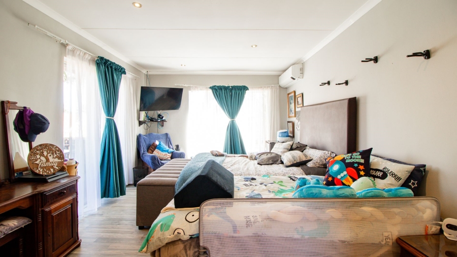 3 Bedroom Property for Sale in Bonaero Park Gauteng