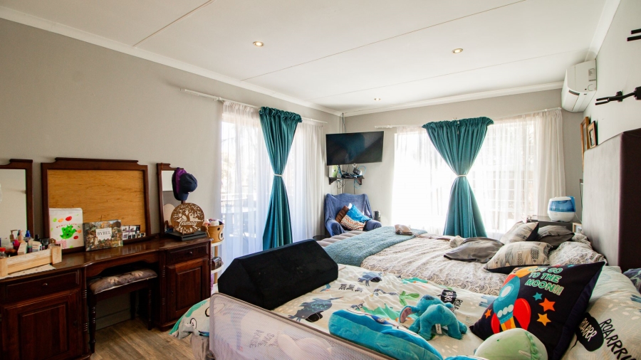 3 Bedroom Property for Sale in Bonaero Park Gauteng