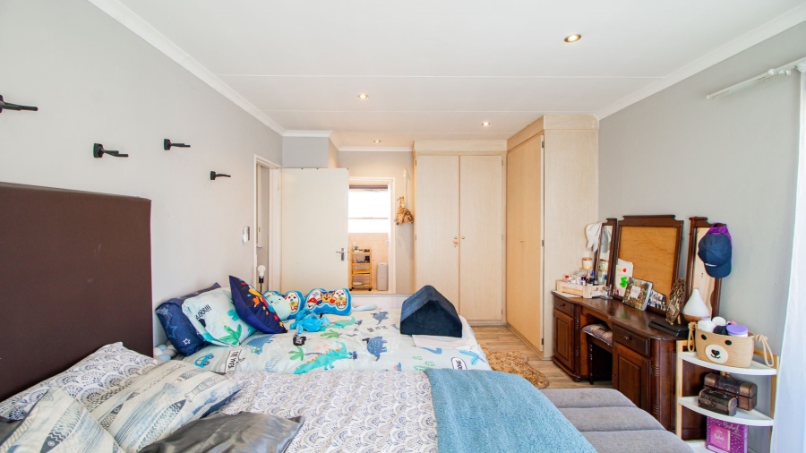 3 Bedroom Property for Sale in Bonaero Park Gauteng