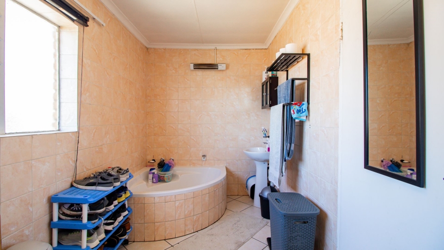 3 Bedroom Property for Sale in Bonaero Park Gauteng