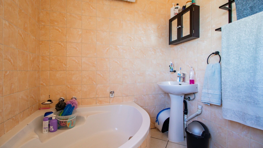 3 Bedroom Property for Sale in Bonaero Park Gauteng