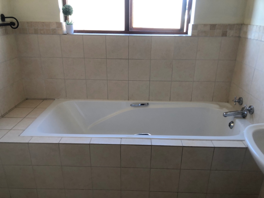 3 Bedroom Property for Sale in Noordwyk Gauteng