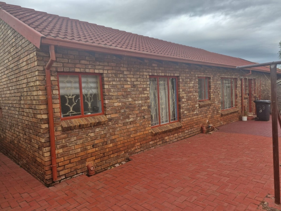 3 Bedroom Property for Sale in Chantelle Gauteng