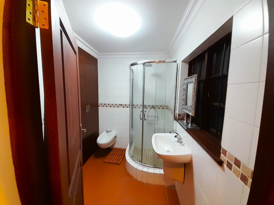 6 Bedroom Property for Sale in Greenside Gauteng