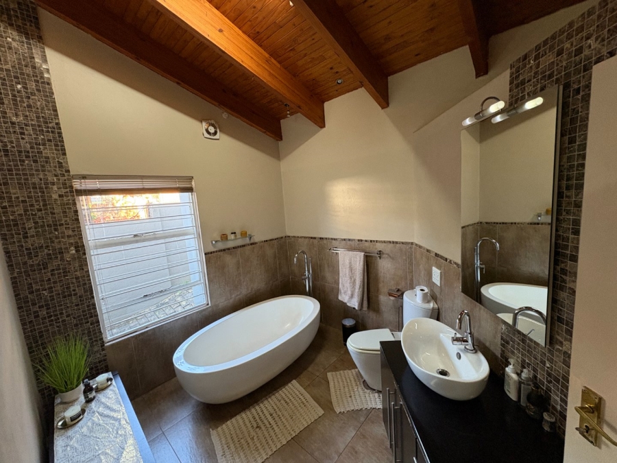 3 Bedroom Property for Sale in Faerie Glen Gauteng