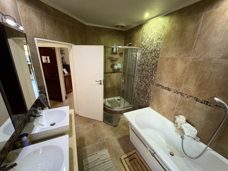3 Bedroom Property for Sale in Faerie Glen Gauteng