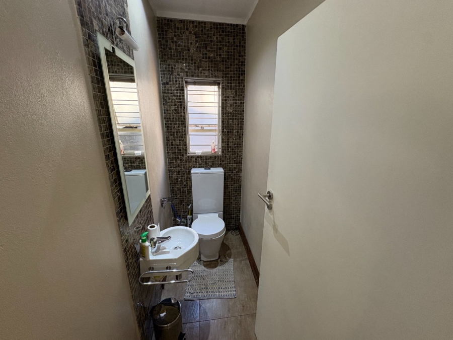 3 Bedroom Property for Sale in Faerie Glen Gauteng