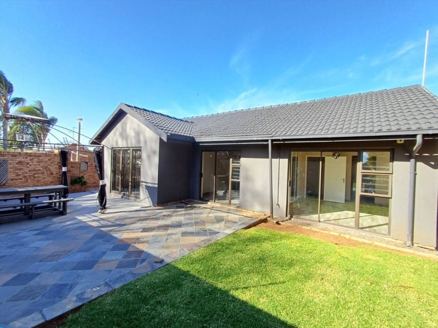 3 Bedroom Property for Sale in Glen Marais Gauteng